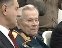 Mihail Kalaşnikov a sărbătorit împlinirea vârstei de 90 de ani (VIDEO)