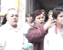 Protest spontan al angajaţilor Institutului de Hematologie din Bucureşti (VIDEO)
