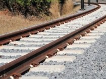 Un bărbat a murit, după ce a traversat calea ferată printr-un loc nepermis (VIDEO)