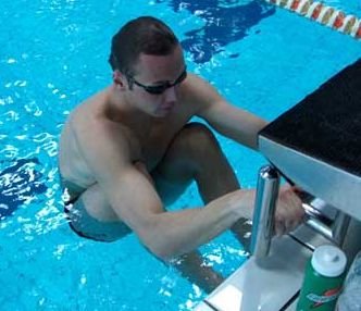 CN de nataţie în bazin scurt: Record naţional la 100 m spate pentru Răzvan Florea