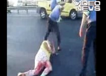 Torturat pe stradă: Bărbat din Belarus, bătut cu bestialitate de poliţişti (VIDEO)