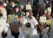 Sute de fermieri sud-coreeni s-au bătut cu poliţiştii din Seul (VIDEO)