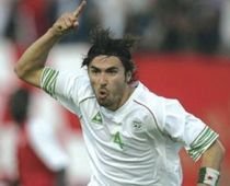 Algeria învinge Egipt cu 1-0 şi se califică la Mondialul din Africa de Sud