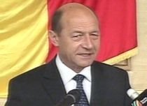 Aeronava preşedintelui Băsescu nu a putut ateriza în Bucureşti din cauza ceţii