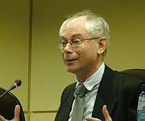 Herman Van Rompuy, preşedinte al UE.  Catherine Ashton, ministru de Externe
