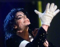 Mănuşa albă cu cristale a lui Michael Jackson, licitată cu 350.000 de dolari