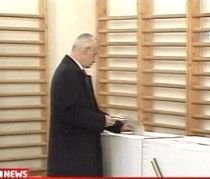 Sorin Oprescu, primul candidat care a votat duminică (VIDEO)