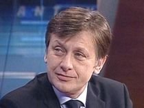 Antonescu: Nu m-am aruncat în braţele lui Geoană. Discursul lui Băsescu arată cum este dânsul 