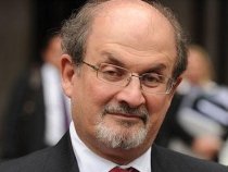 Mii de persoane au stat la coadă pentru un autograf de la Salman Rushdie