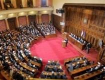 Serbia. O deputată a aruncat cu un pantof în vicepreşedintele Parlamentului