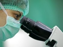 Revoluţie în tratamentul cancerului? Implantul de plastic care "instruieşte" sistemul imunitar
