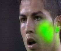 Cristiano Ronaldo şi Pepe, "vânaţi" cu laserul în FC Barcelona - Real Madrid (Foto & Video)