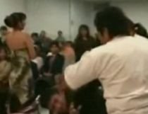 Bătaie la o nuntă din Peru: Mirele, atacat de rudele actualei soţii (VIDEO)