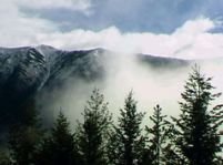 Vremea de alegeri: ceaţă, nori şi ninsoare la peste 1.500 de metri