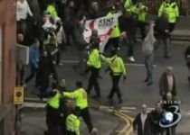 Marea Britanie. Sute de manifestanţi anti-islamişti s-au încăierat cu poliţia (VIDEO)