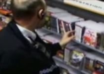Poliţişti din Anglia şi Franţa, surprinşi furând pe camerele de supraveghere (VIDEO)