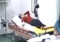 Tânără de 18 ani, la spital, după ce un coleg a bătut-o pentru că nu i-a dat suc (VIDEO)