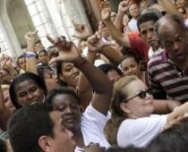 Susţinătorii puterii de la Havana au împiedicat desfăşurarea unui marş al soţiilor deţinuţilor politici