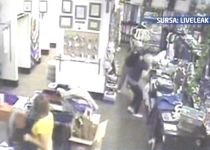 SUA. Jaf violent, înregistrat de camerele de supraveghere dintr-un magazin (VIDEO)