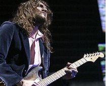 Presa americană: Chitaristul John Frusciante a părăsit trupa Red Hot Chili Peppers