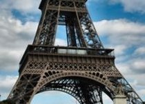 Bucată din turnul Eiffel, vândută cu 85.000 de euro 
