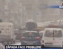 Capitala paralizată de zăpadă: Utilajele, blocate în trafic. Vezi zonele afectate (VIDEO)