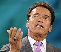 Arnold Schwarzenegger face apel la o "transformare planetară"
