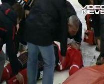 I-a stat inima la un meci de hochei, dar arbitrul l-a resuscitat salvându-i viaţa (VIDEO)