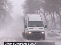 România sub zăpadă. Un camion cu ajutoare a ajuns la şoferii blocaţi între Urziceni şi Buzău (VIDEO)