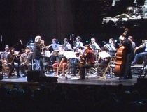 Concert de muzică clasică în tenişi, după ce autocarul cu îmbrăcăminte a rămas înzăpezit (VIDEO)