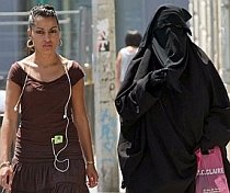 Franţa va interzice burka în clădirile publice
