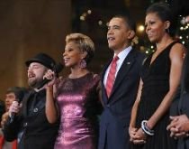 Barack şi Michelle Obama au cântat colinde alături de Usher şi Neil Diamond (VIDEO)