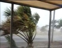 Ciclonul Laurence a ajuns în Australia. Rafalele de vânt au atins 215 km/h (VIDEO)