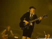 Un concert AC/DC ar putea fi anulat, pentru că pune în pericol viaţa păsărilor