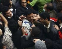 Violenţe la Teheran. Sute de opozanţi ai preşedintelui, dispersaţi cu bastoane de cauciuc 