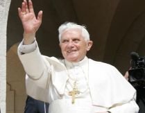 O familie de români a luat masa alături de Papa Benedict al XVI-lea 