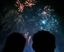 Revelion pe străzile Capitalei: Concerte, artificii, lasere şi mâncare tradiţională