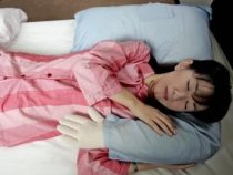 Substituent pentru iubitul perfect: Perna care te ţine în braţe, pe piaţa din Japonia 