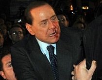 Faţa însângerată a lui Berlusconi, într-o campanie publicitară
