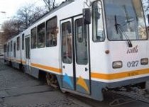 O femeie a murit, după ce a fost călcată de tramvai pe Calea Rahovei din Capitală (VIDEO)