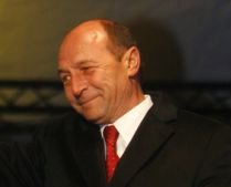 Mesajul preşedintelui Băsescu: În 2010 vom scăpa de criză, iar optimismul trebuie să ne anime