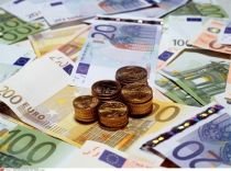 Euro scump în prima şedinţă de tranzacţionare din 2010