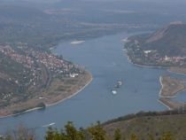 Inundaţii în vestul şi centrul ţării: Maşinile nu au acces în Lunca Arieşului, iar Dunărea a depăşit cotele de atenţie