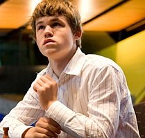 Un adolescent norvegian ajunge numărul unu mondial în şah şi bate recordul lui Kasparov 
