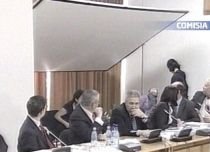 Incident la comisia de buget: Un panou, pe punctul de a cădea peste ministrul de Finanţe (VIDEO)