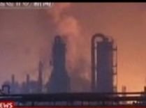 Explozie la o rafinărie din China. Cinci oameni daţi dispăruţi (VIDEO)