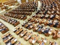 La Parlament continuă discuţiile pe marginea bugetului de stat