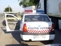 Poliţia Rutieră desfăşoară o campanie de prevenire a furturilor din autoturisme
