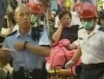 Un chinez suspectat că a aruncat acid pe trecători, arestat în Hong Kong