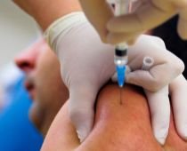 Medicii, obligaţi de minister să se vaccineze împotriva gripei AH1N1
